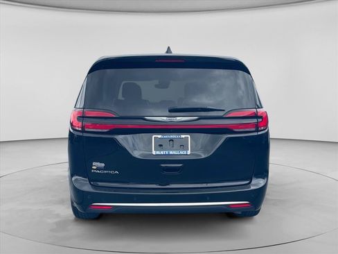 Used 2024 Chrysler Pacifica Touring-L FWD image 6