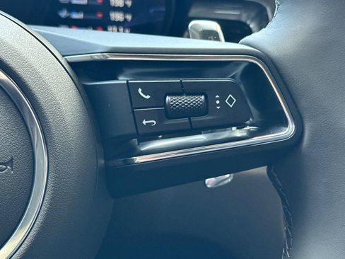 Certified 2025 Porsche Macan image 31