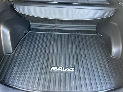 Used 2024 Toyota RAV4 LE AWD/4WD image 15
