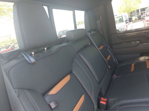 Used 2024 GMC Sierra 2500 AT4 w/ AT4 Preferred Package AWD/4WD image 11