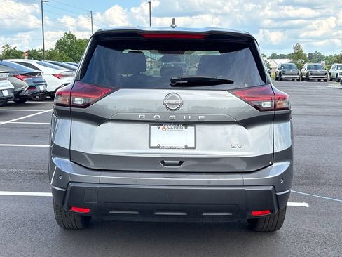 Used 2024 Nissan Rogue SV FWD image 18