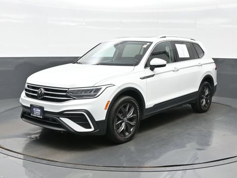 Used 2022 Volkswagen Tiguan SE w/ Panoramic Sunroof Package AWD/4WD image 2