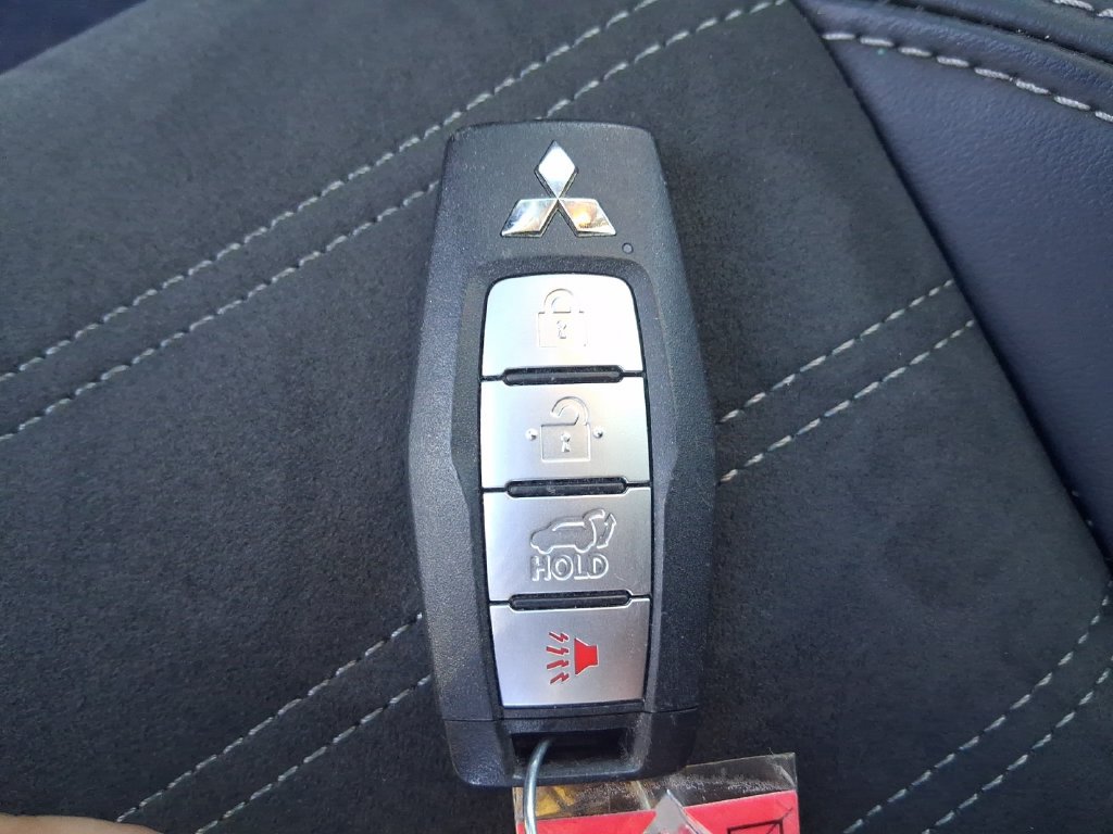 Used 2024 Mitsubishi Outlander FWD image 32