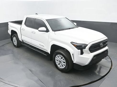 Used 2025 Toyota Tacoma SR5 RWD image 26