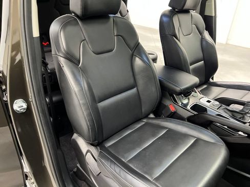 Used 2025 Kia Telluride S FWD image 30