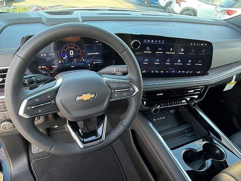 New 2026 Chevrolet Suburban Premier w/ Sun And Tow Package AWD/4WD image 23