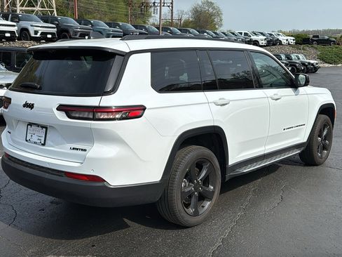 Certified 2025 Jeep Grand Cherokee L Limited w/ Luxury Tech Group II AWD/4WD image 8