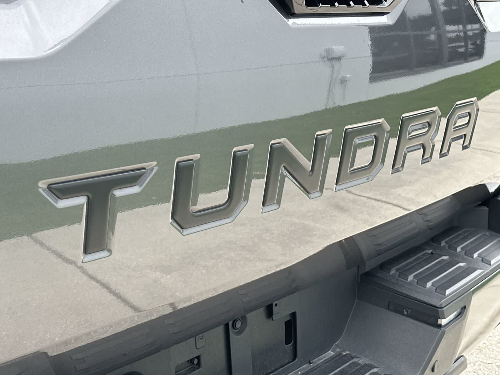 Used 2024 Toyota Tundra Platinum w/ TRD Off-Road Package AWD/4WD image 9