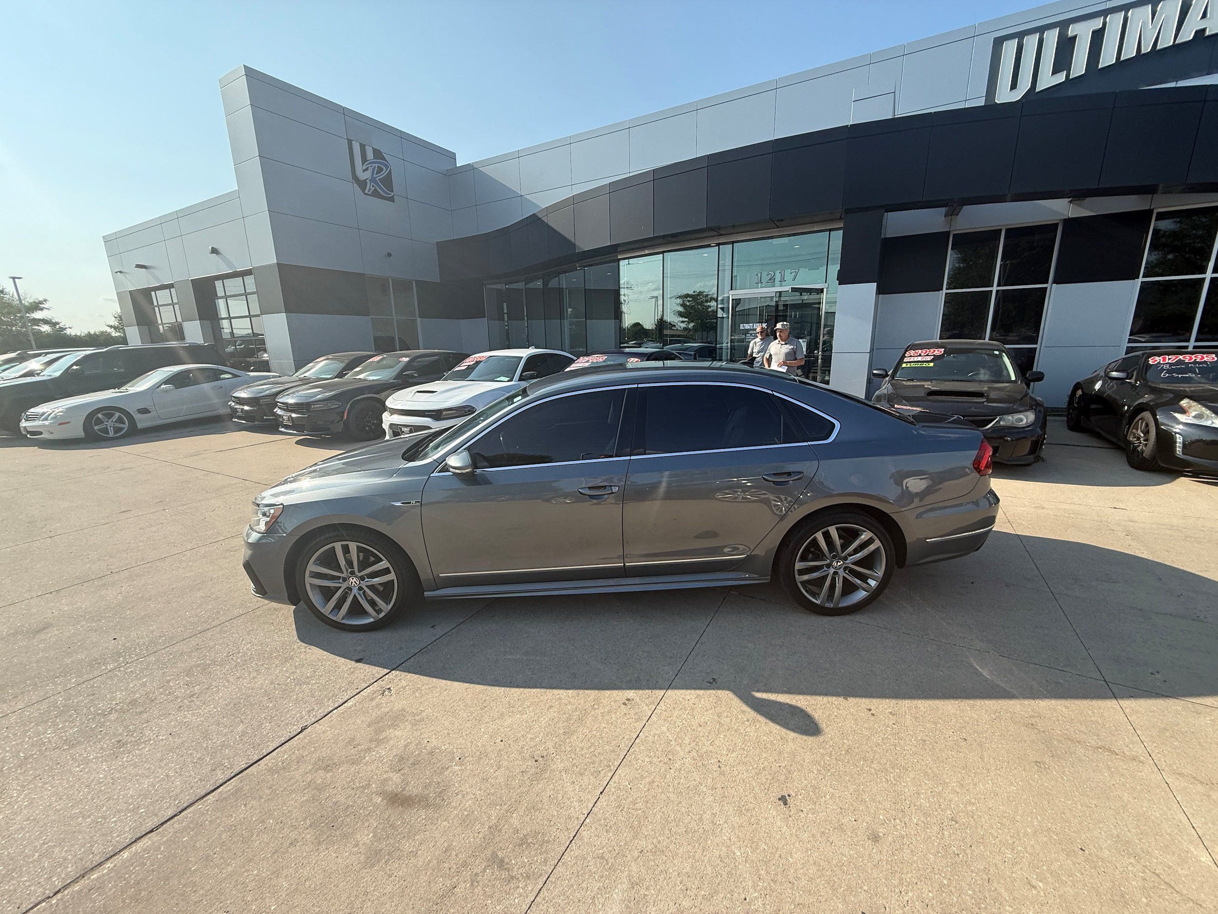 Used 2017 Volkswagen Passat 1.8T R-Line FWD image 3