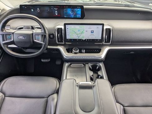 Used 2025 Ford Expedition Platinum w/ Driver's Package AWD/4WD image 15