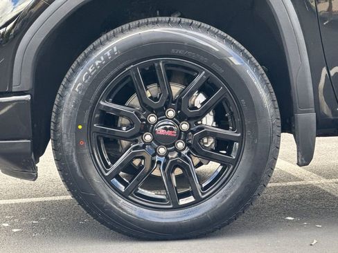 Used 2025 GMC Sierra 1500 Elevation image 15