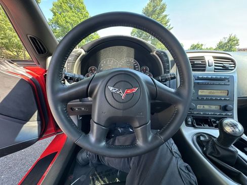 Used 2005 Chevrolet Corvette Coupe w/ Preferred Equipment Group RWD image 16