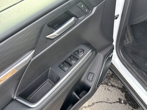 Used 2025 GMC Acadia Elevation image 14