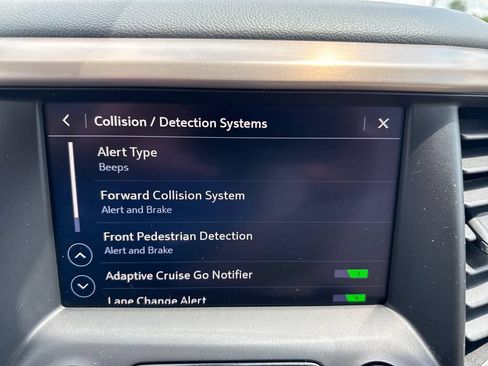Used 2020 GMC Acadia Denali w/ Technology Package FWD image 14