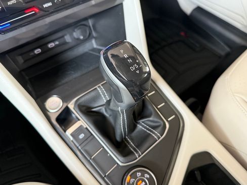 Used 2022 Volkswagen Tiguan SE image 18