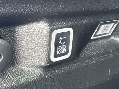 Used 2022 Jeep Grand Cherokee L Limited AWD/4WD image 12