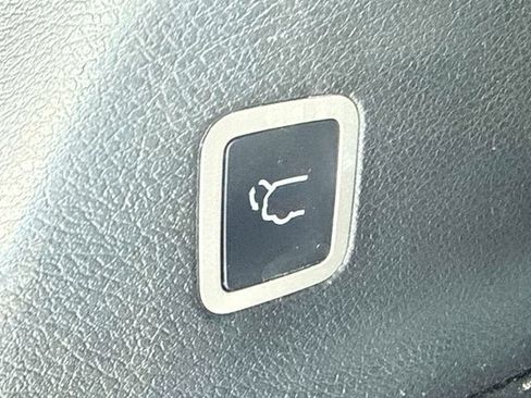 Used 2024 Chrysler Pacifica Limited FWD image 10