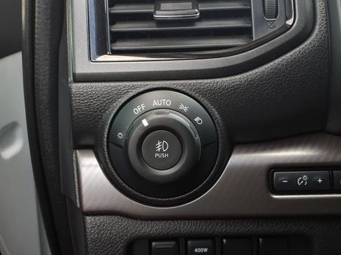Used 2023 Nissan Titan PRO-4X w/ Pro-4x Convenience Package AWD/4WD image 23