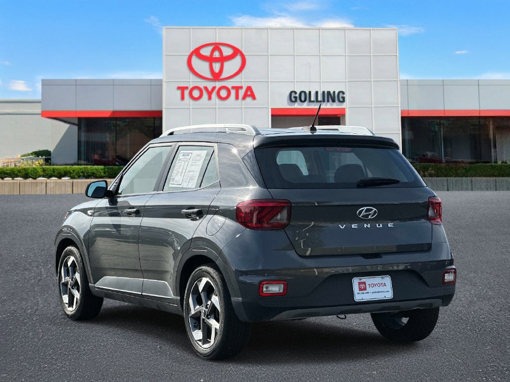 Used 2025 Hyundai Venue SEL FWD image 4