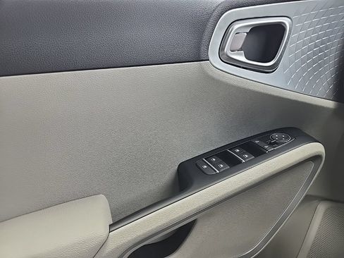 Certified 2025 Kia Soul LX w/ LX Technology Package FWD image 13