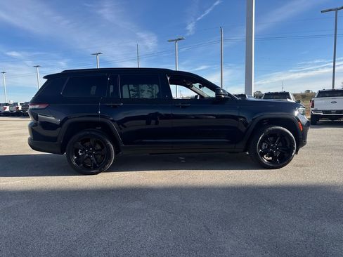Used 2024 Jeep Grand Cherokee L Limited w/ Black Appearance Package image 8