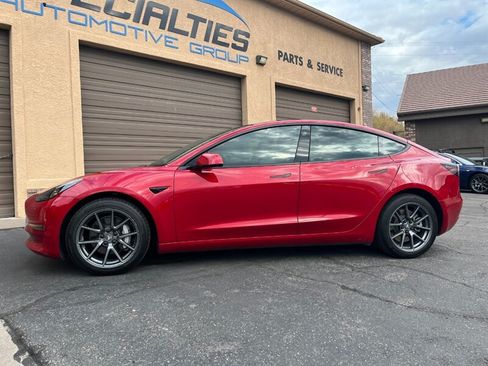 Used 2022 Tesla Model 3 Long Range AWD/4WD image 3