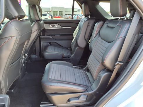 Used 2026 Ford Explorer ST-Line w/ ST-Line Street Pack RWD image 18