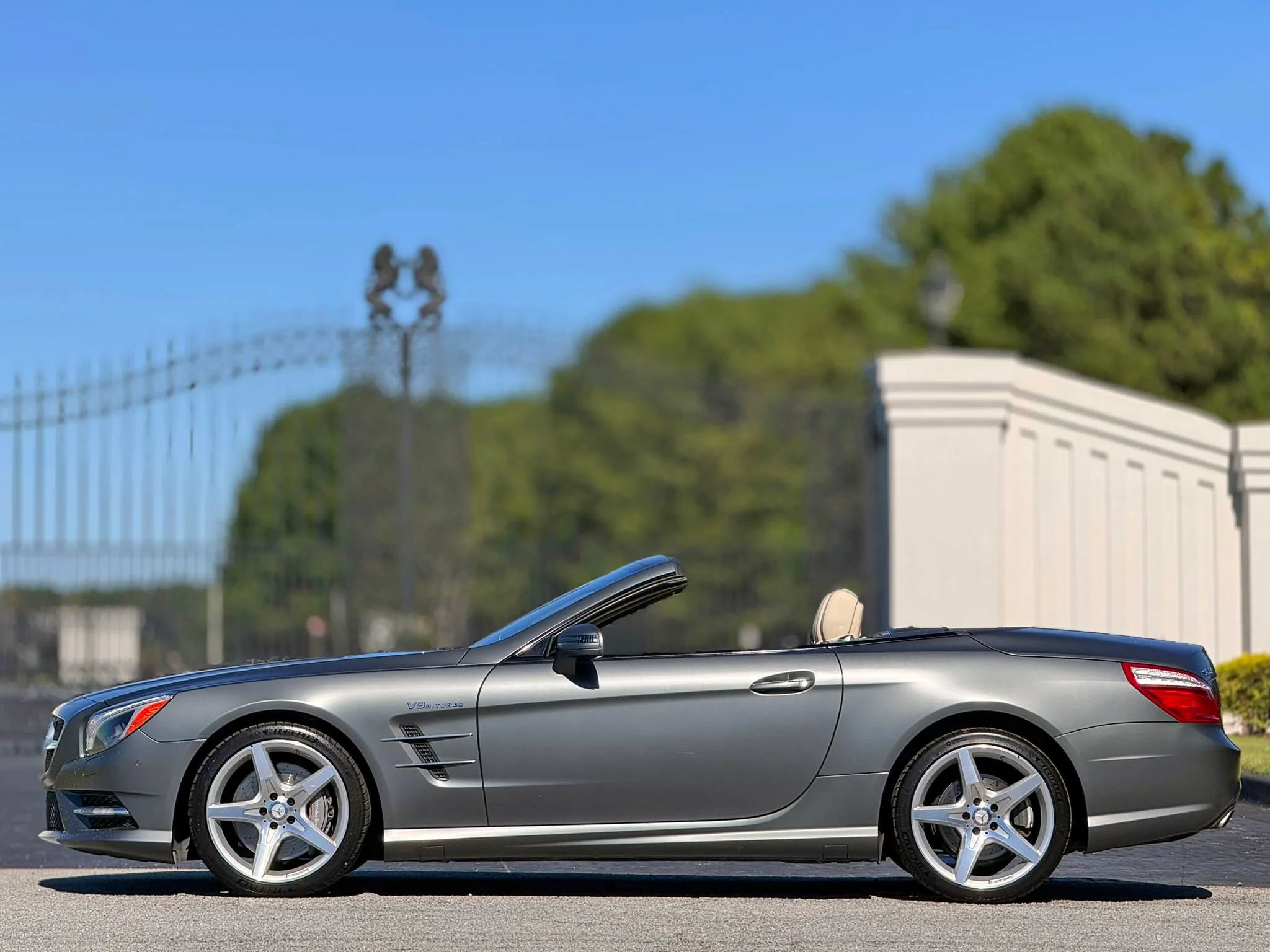 Used 2014 Mercedes-Benz SL 550 w/ Sport Wheel Package image 9