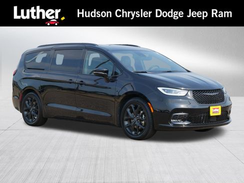 Used 2025 Chrysler Pacifica Limited FWD image 1