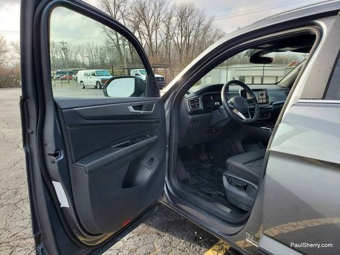 Used 2025 Volkswagen Atlas Cross Sport SE image 19