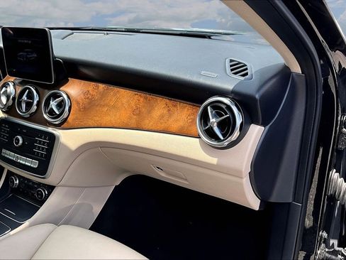 Used 2019 Mercedes-Benz GLA 250 w/ Premium Package image 25