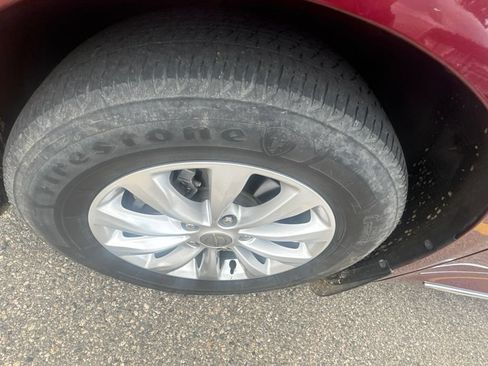 Used 2017 Chrysler Pacifica Touring-L FWD image 7