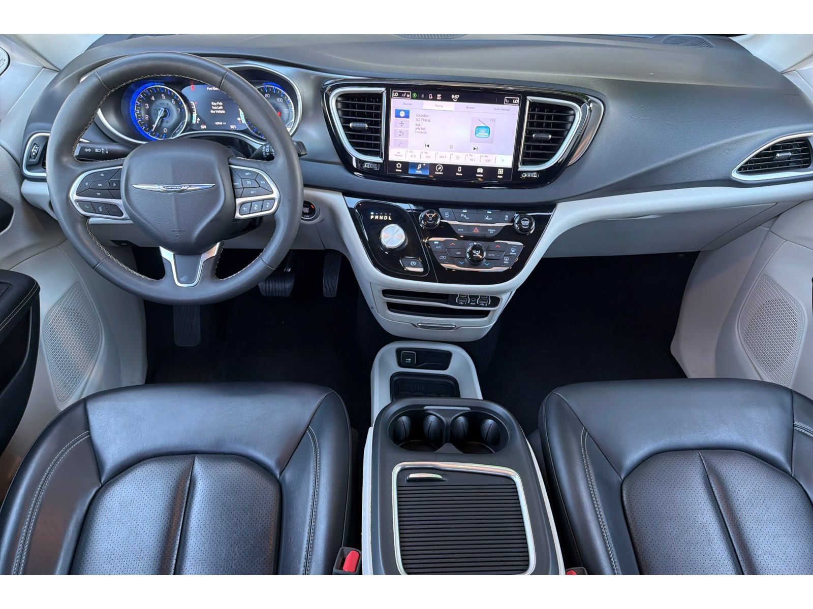 Used 2023 Chrysler Pacifica Touring-L FWD image 14
