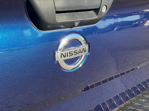 Used 2018 Nissan Titan SV image 14
