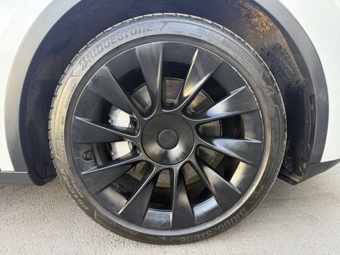 Used 2023 Tesla Model Y Long Range image 15