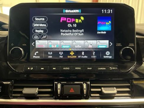 Used 2025 Nissan Pathfinder SL AWD/4WD image 31