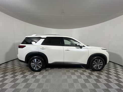 Used 2023 Nissan Pathfinder SL AWD/4WD image 8