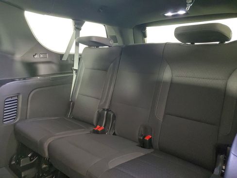 New 2026 Chevrolet Suburban LS image 15