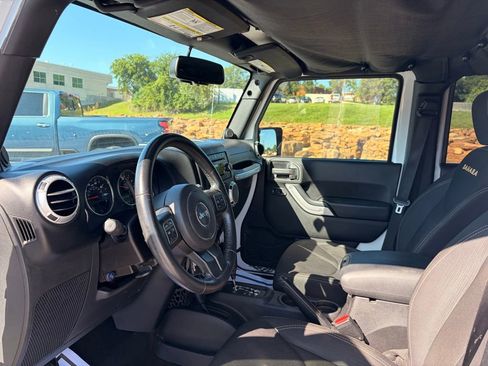 Used 2014 Jeep Wrangler Unlimited Sahara w/ Connectivity Group AWD/4WD image 29
