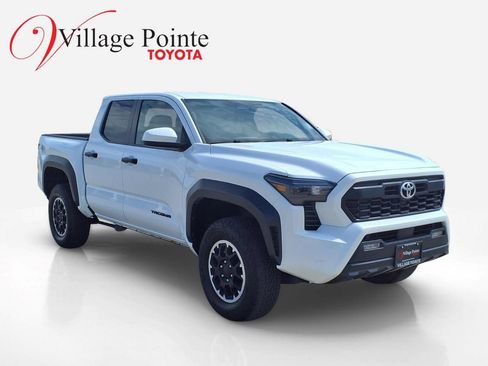 Used 2024 Toyota Tacoma TRD Off-Road AWD/4WD image 7