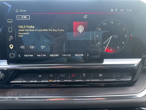 Used 2025 GMC Sierra 1500 SLT image 8