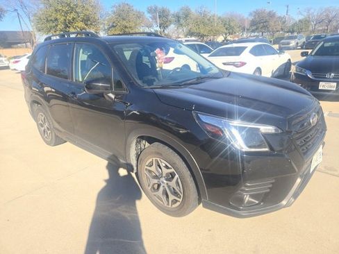 Used 2023 Subaru Forester Premium image 1