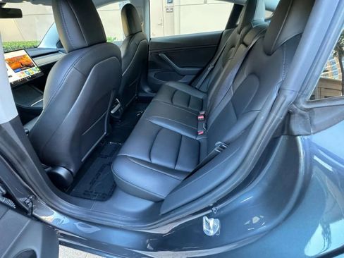 Used 2023 Tesla Model 3 Standard Range image 13