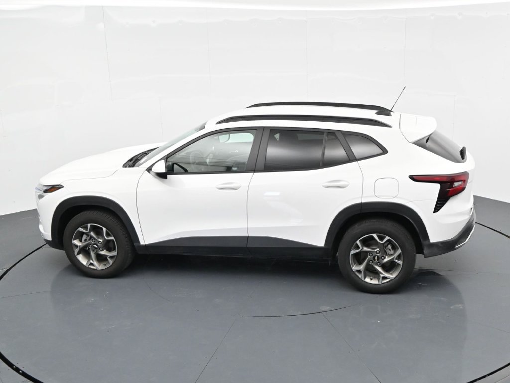 Used 2025 Chevrolet Trax LT FWD image 20