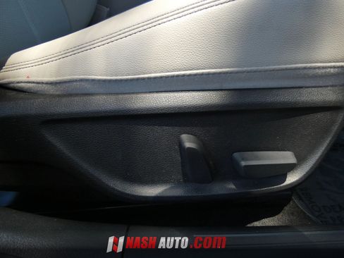 Used 2022 Genesis G70 2.0T RWD image 28
