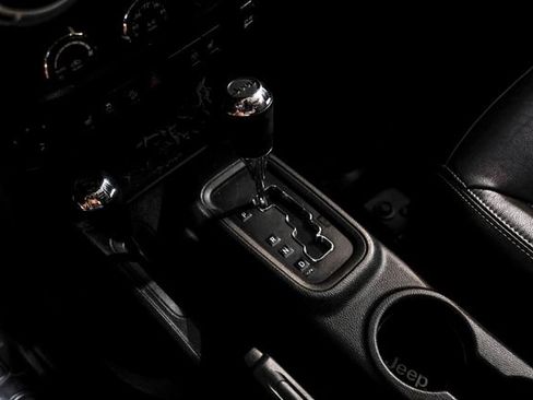 Used 2016 Jeep Wrangler Unlimited Sahara w/ Dual Top Group AWD/4WD image 31