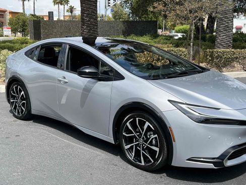 Used 2023 Toyota Prius Prime Premium FWD image 21
