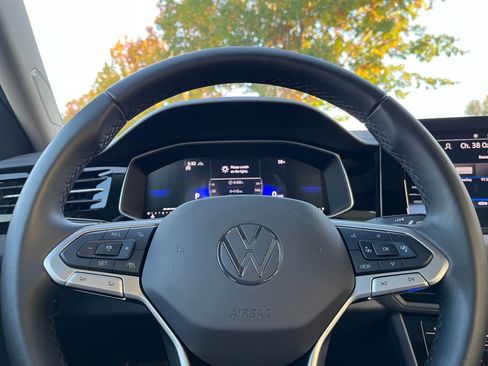 Used 2025 Volkswagen Jetta SE image 28