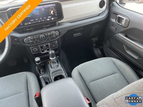 Used 2026 Jeep Wrangler Unlimited Sahara AWD/4WD image 15