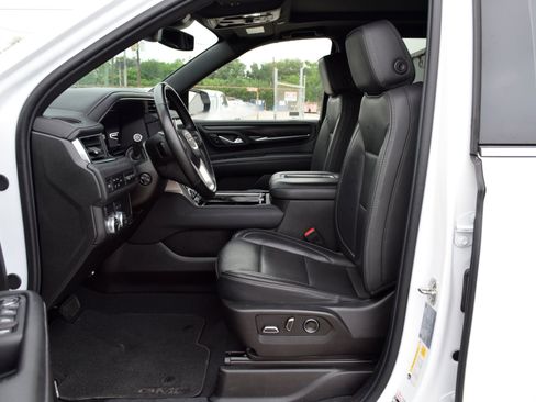 Used 2024 GMC Yukon XL Denali RWD image 18